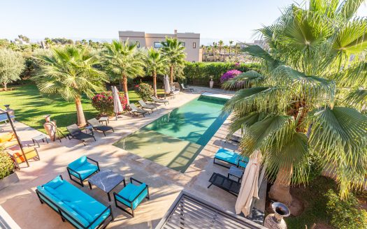 Piscina y jardín de Villa Lucia, villa familiar de 5 suites en la ruta de Fez, Marrakech