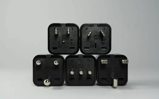 Colección de adaptadores de enchufe internacionales