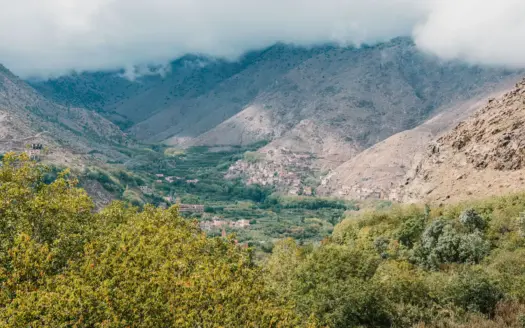 Vista aérea del valle del Toubkal, en Marruecos, entre montañas