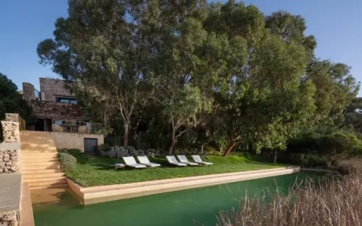 Jardín de Villa Laguna con la laguna de Oualidia al fondo